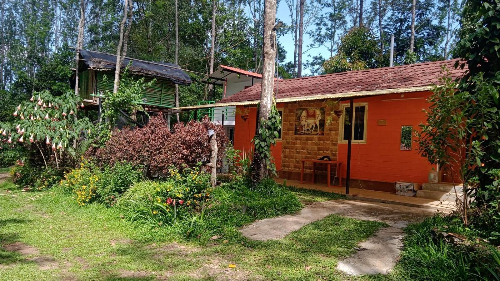 Farmer Homestay Йеркауд Екстериор снимка